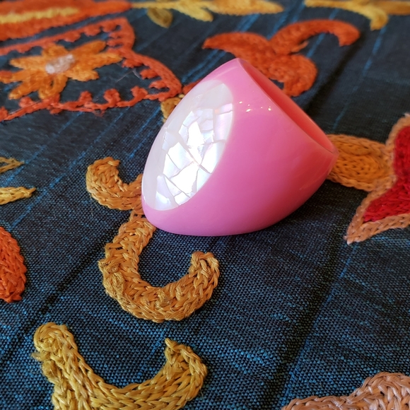 Vintage Mod Chunky Ring Acrylic Seashell 1970s - Picture 4 of 4